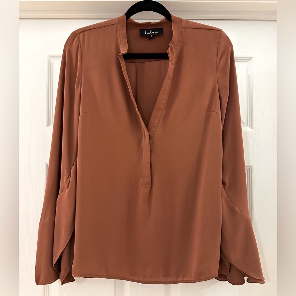 Lulu’s V Neck Boho Layered Flutter Open Sleeve Bl… - image 2